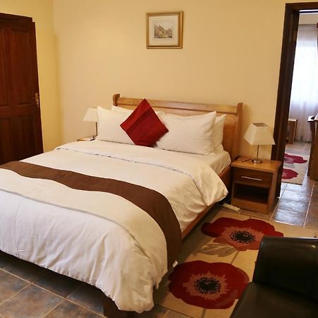 Eden Vale Hotel Ajiringano Buitenkant foto