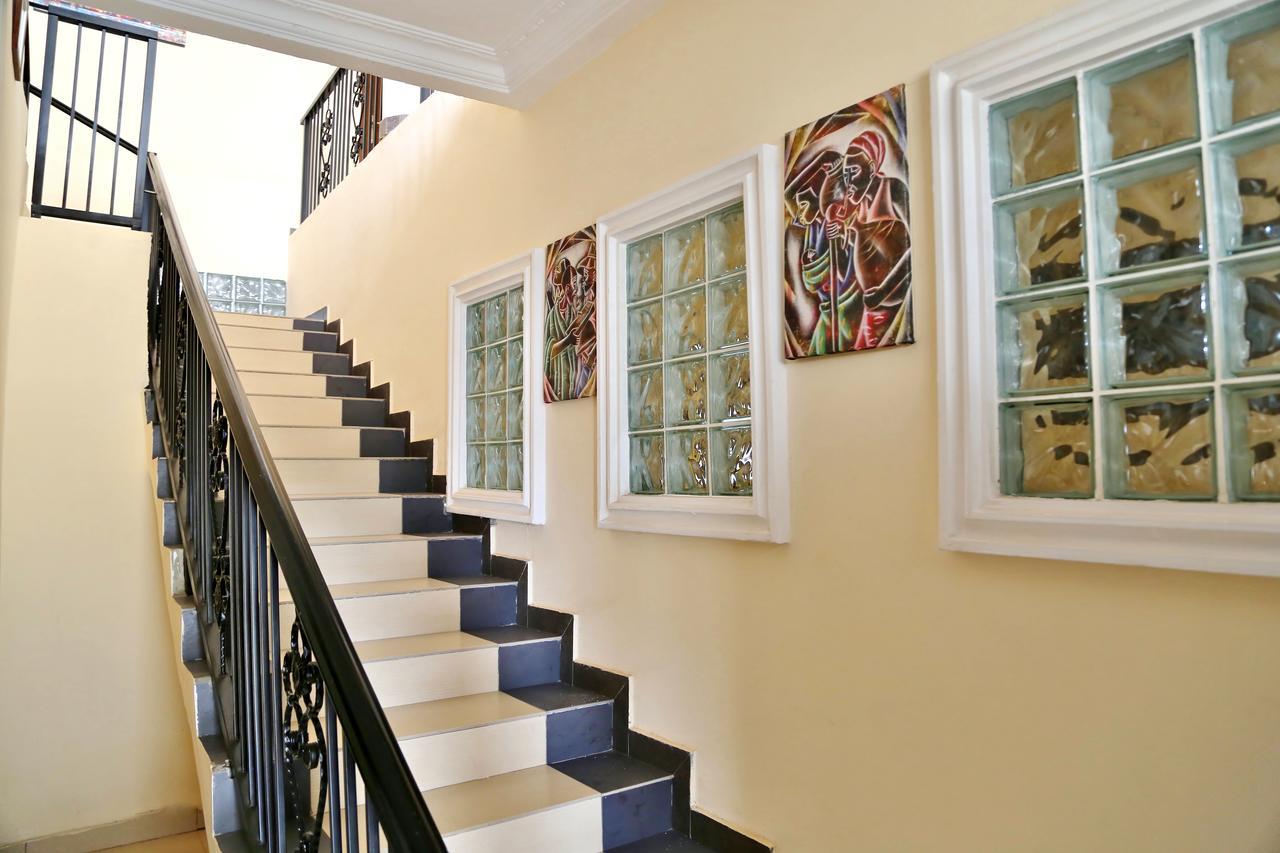 Eden Vale Hotel Ajiringano Buitenkant foto
