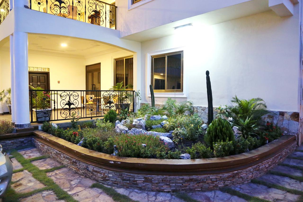 Eden Vale Hotel Ajiringano Buitenkant foto