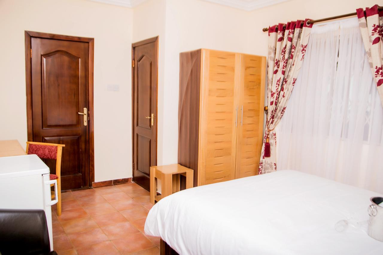 Eden Vale Hotel Ajiringano Buitenkant foto