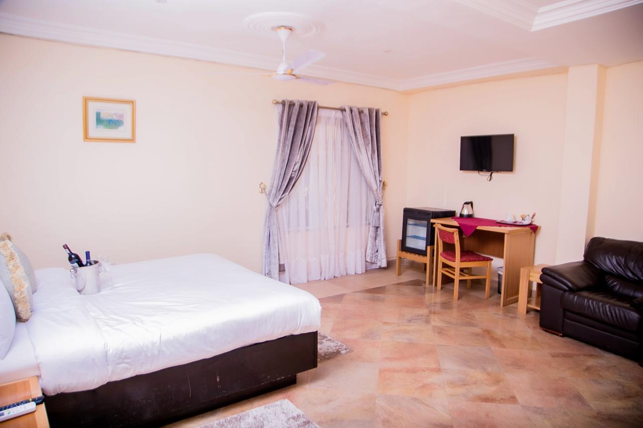 Eden Vale Hotel Ajiringano Buitenkant foto