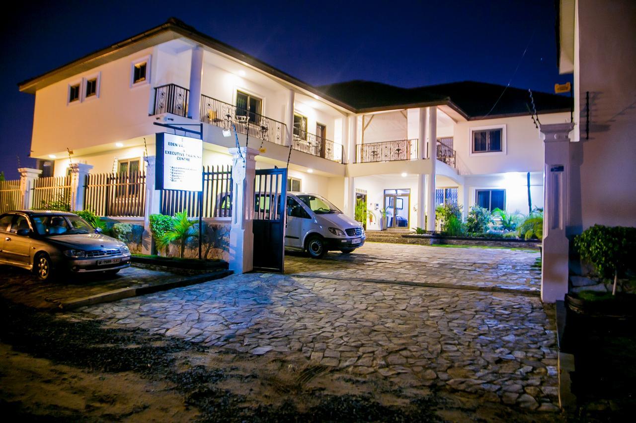 Eden Vale Hotel Ajiringano Buitenkant foto