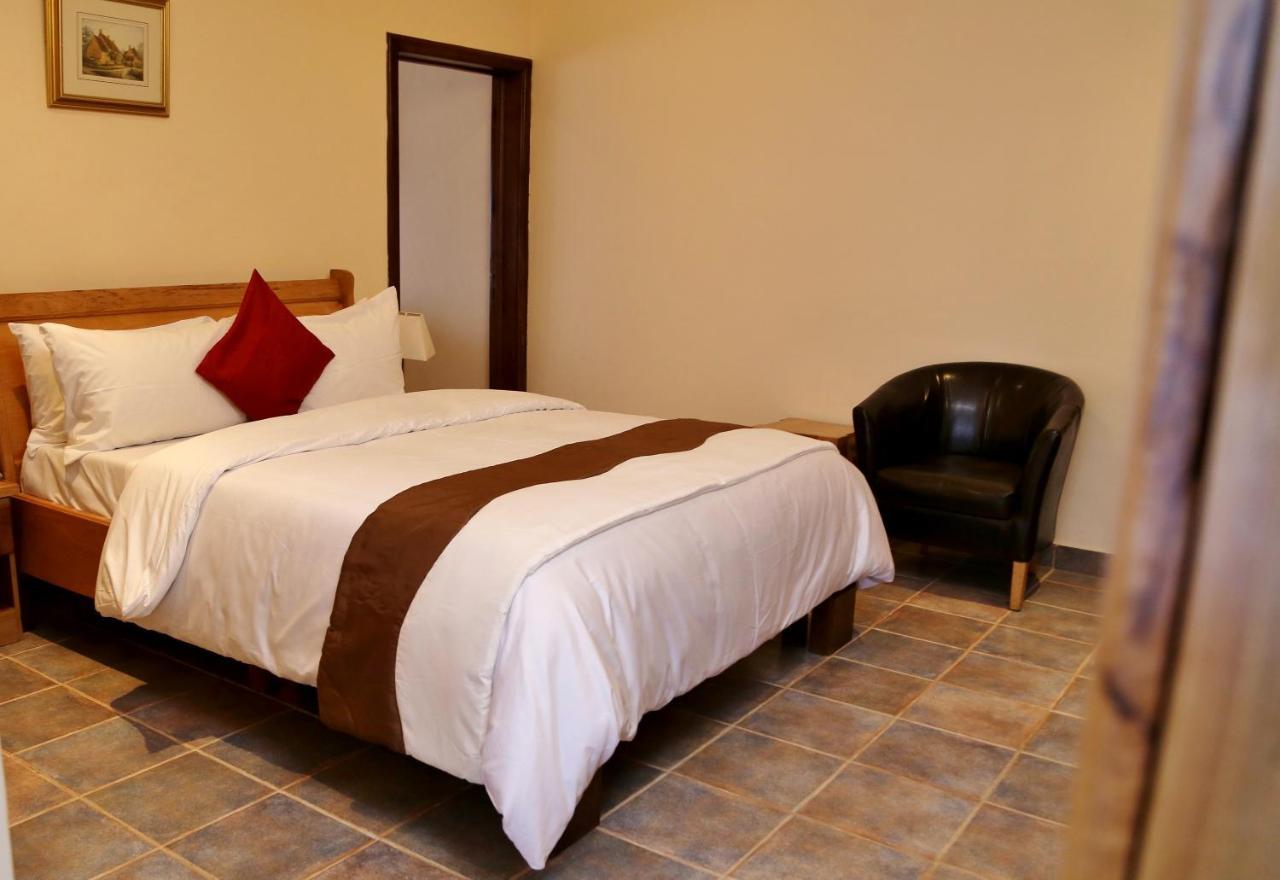 Eden Vale Hotel Ajiringano Buitenkant foto